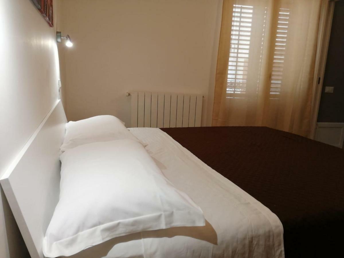 מונריאלה Opera Boutique Rooms מראה חיצוני תמונה