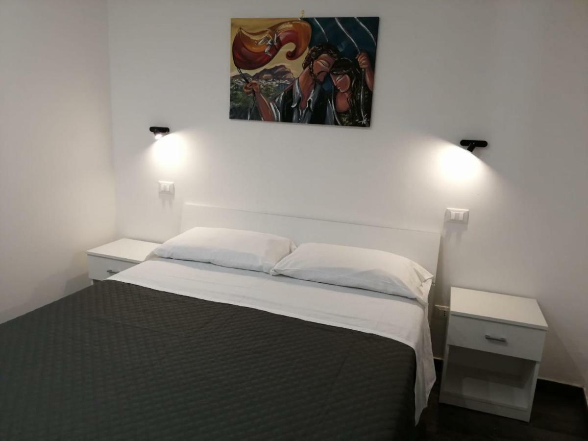 מונריאלה Opera Boutique Rooms מראה חיצוני תמונה