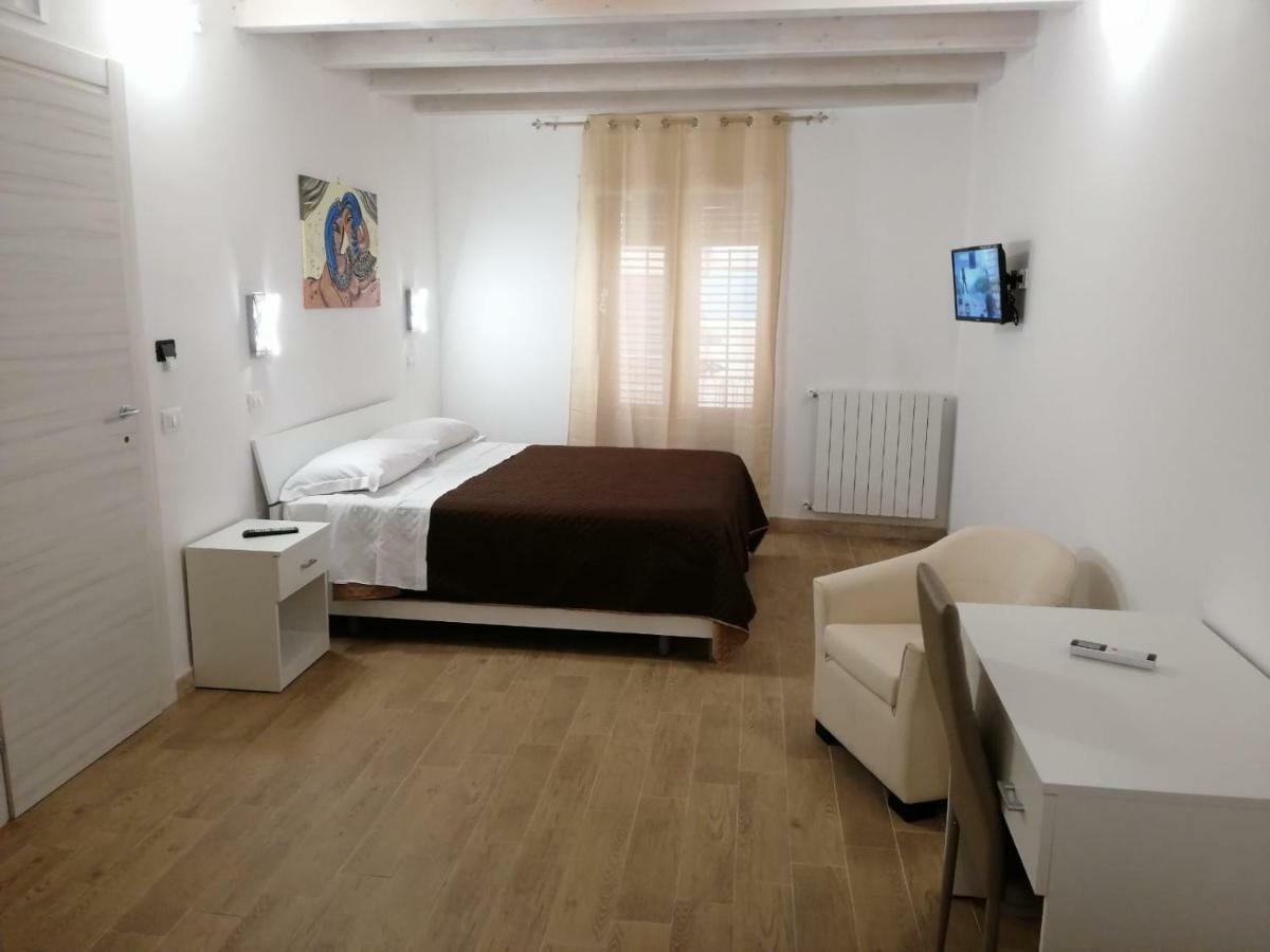 מונריאלה Opera Boutique Rooms מראה חיצוני תמונה
