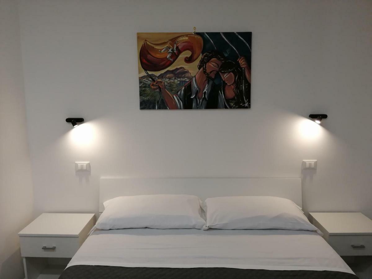 מונריאלה Opera Boutique Rooms מראה חיצוני תמונה