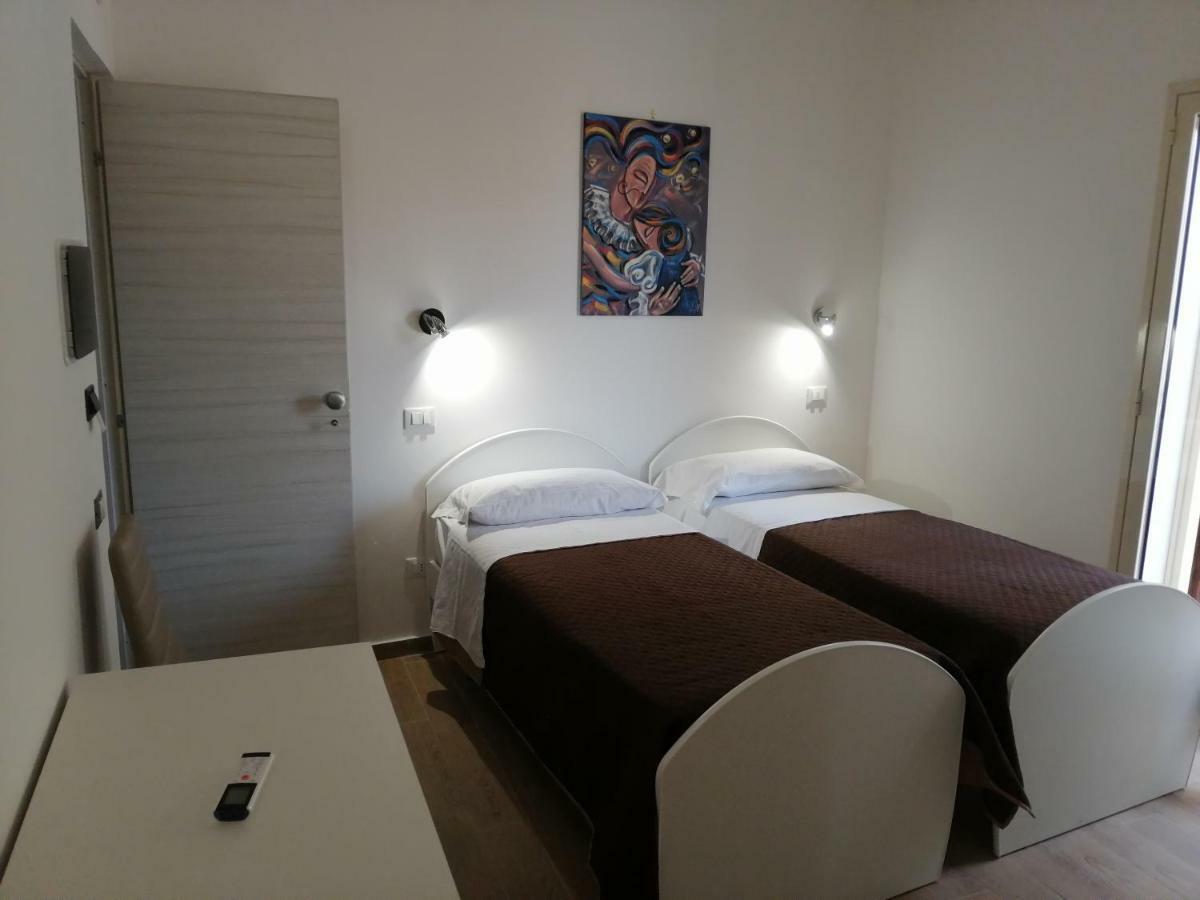 מונריאלה Opera Boutique Rooms מראה חיצוני תמונה