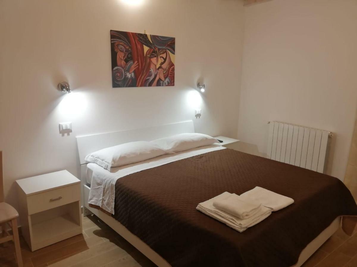 מונריאלה Opera Boutique Rooms מראה חיצוני תמונה