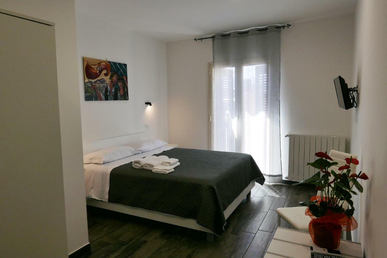 מונריאלה Opera Boutique Rooms מראה חיצוני תמונה