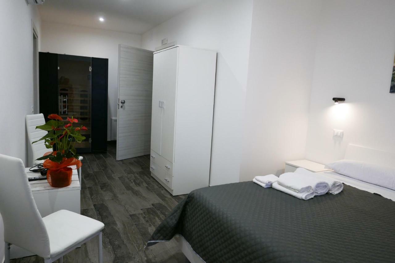 מונריאלה Opera Boutique Rooms מראה חיצוני תמונה