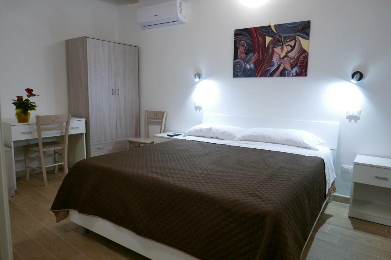 מונריאלה Opera Boutique Rooms מראה חיצוני תמונה
