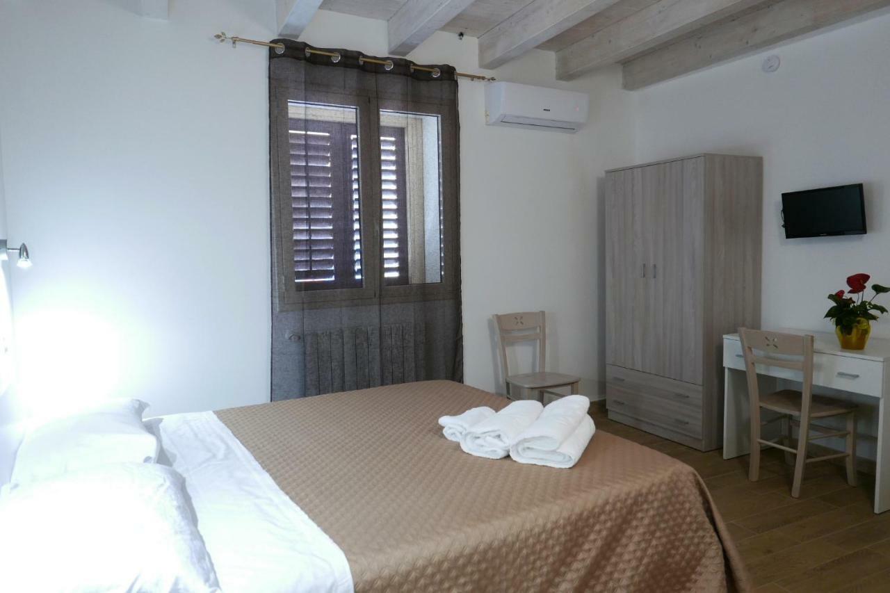 מונריאלה Opera Boutique Rooms מראה חיצוני תמונה