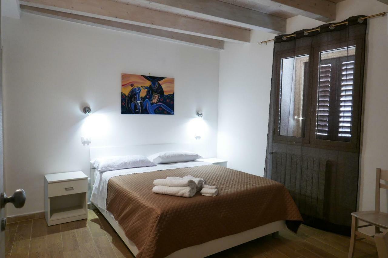 מונריאלה Opera Boutique Rooms מראה חיצוני תמונה