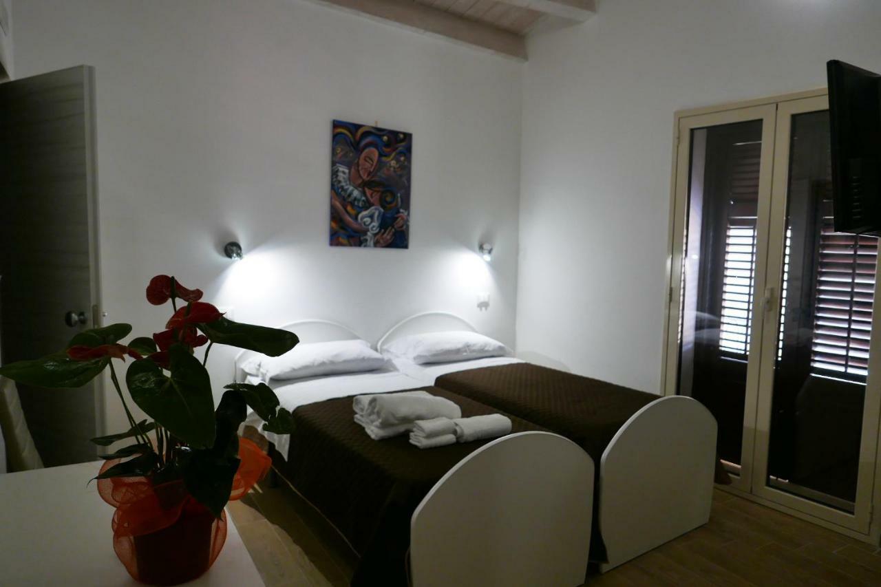 מונריאלה Opera Boutique Rooms מראה חיצוני תמונה
