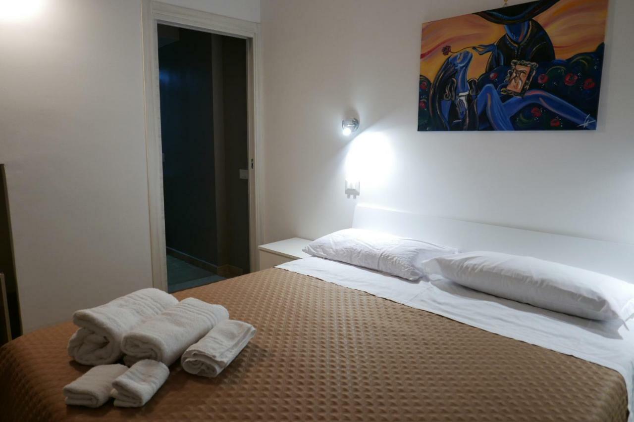 מונריאלה Opera Boutique Rooms מראה חיצוני תמונה