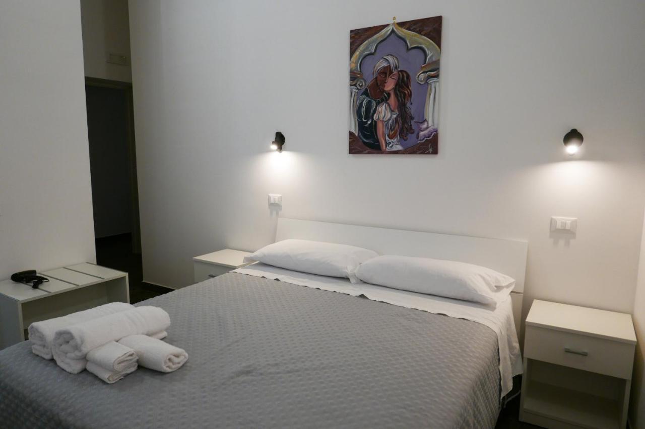 מונריאלה Opera Boutique Rooms מראה חיצוני תמונה